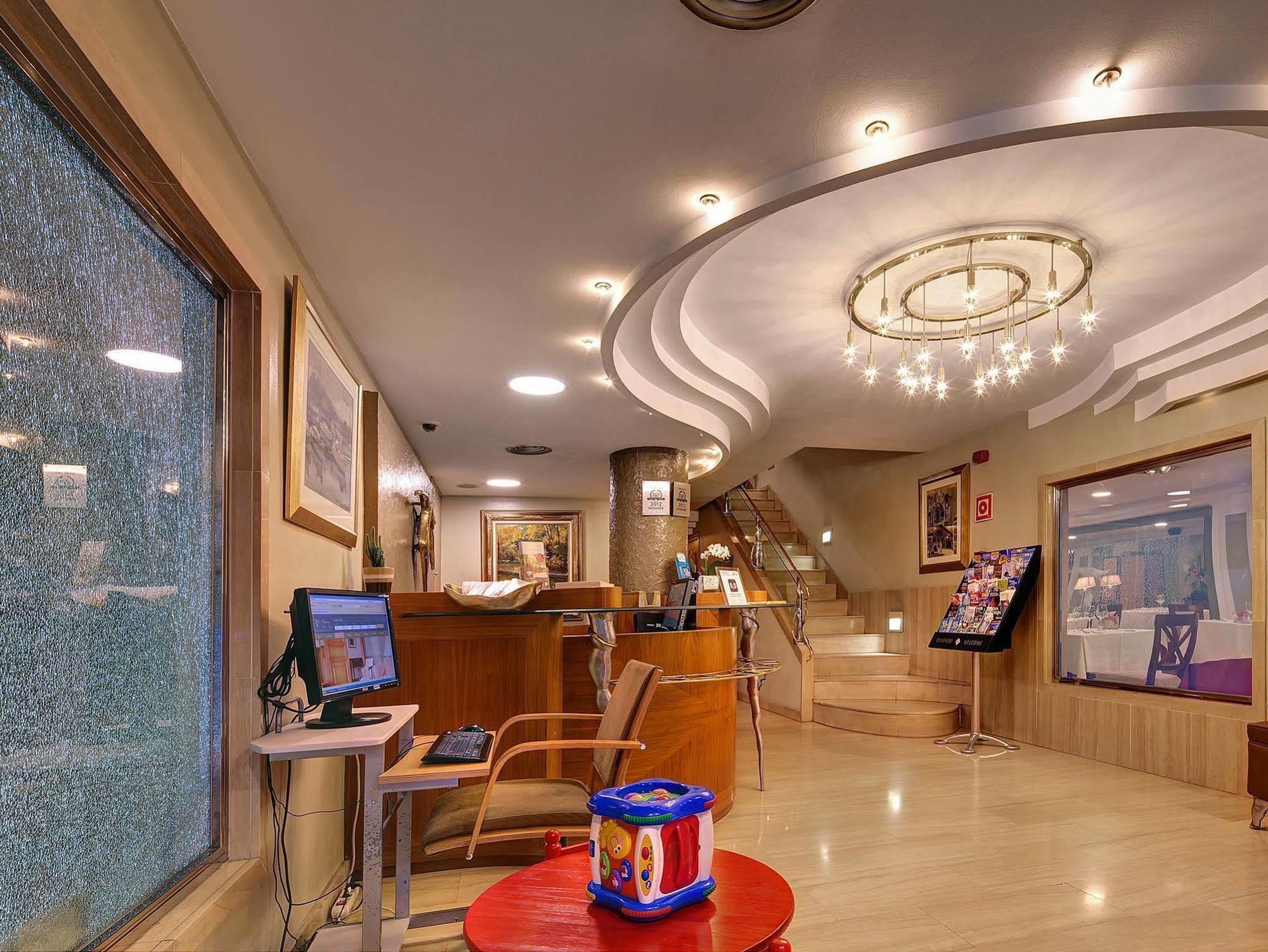 Apartaments-Hotel Hispanos 7 Suiza Barcelona Eksteriør billede
